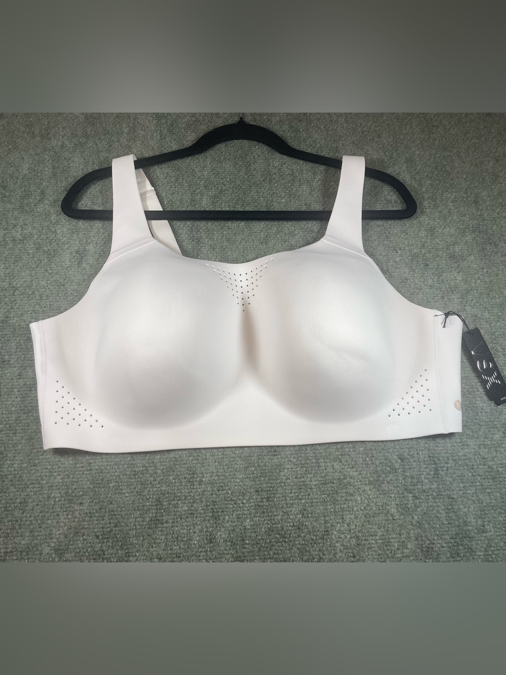 VSX White Featherweight Max Wireless Molded Bra with Vent Detailing
